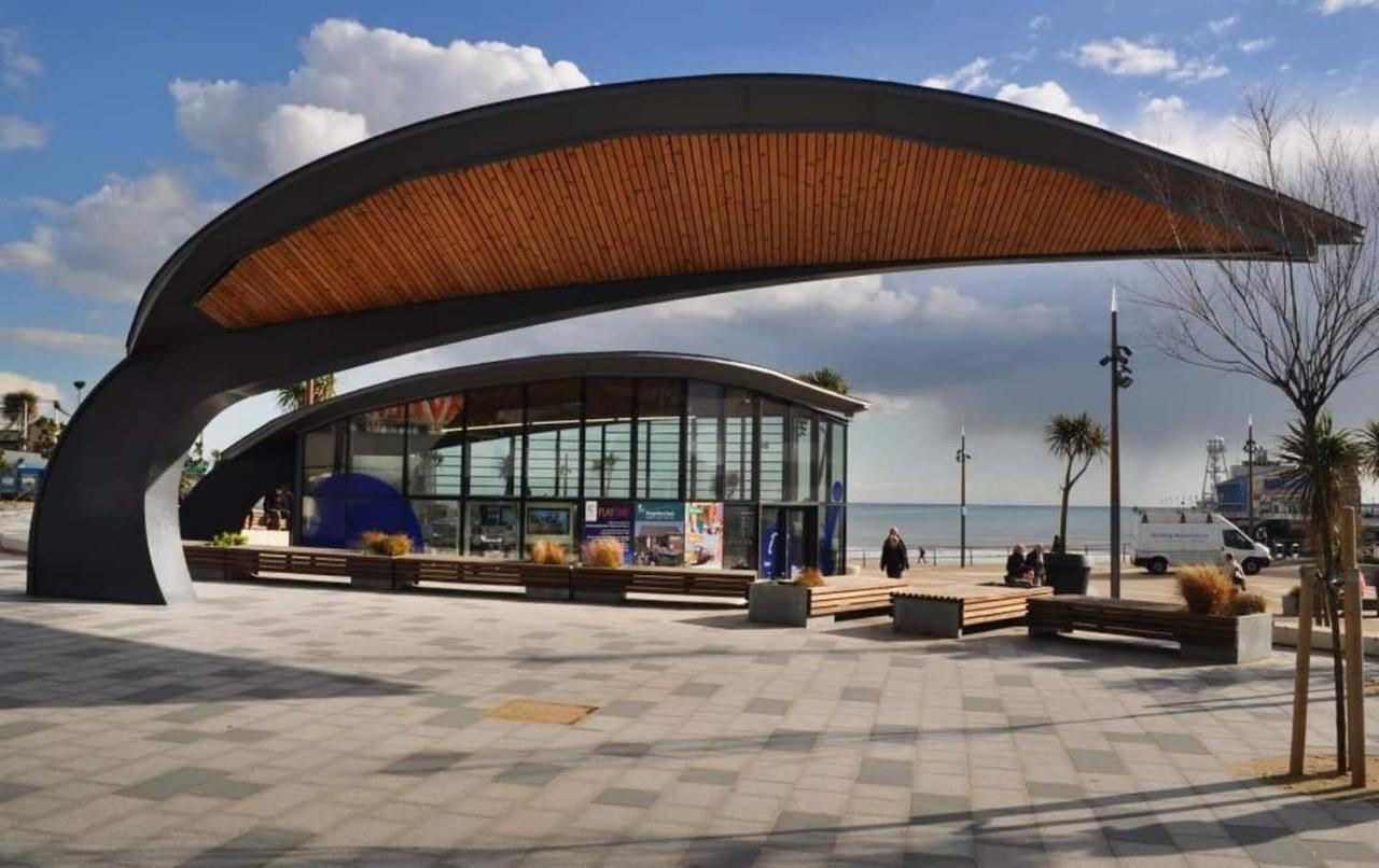 Flat-C, 4 Adults, 20 Mins To Beach, Netflix, Wifi, Sleeps 4 Adults Bournemouth Eksteriør bilde
