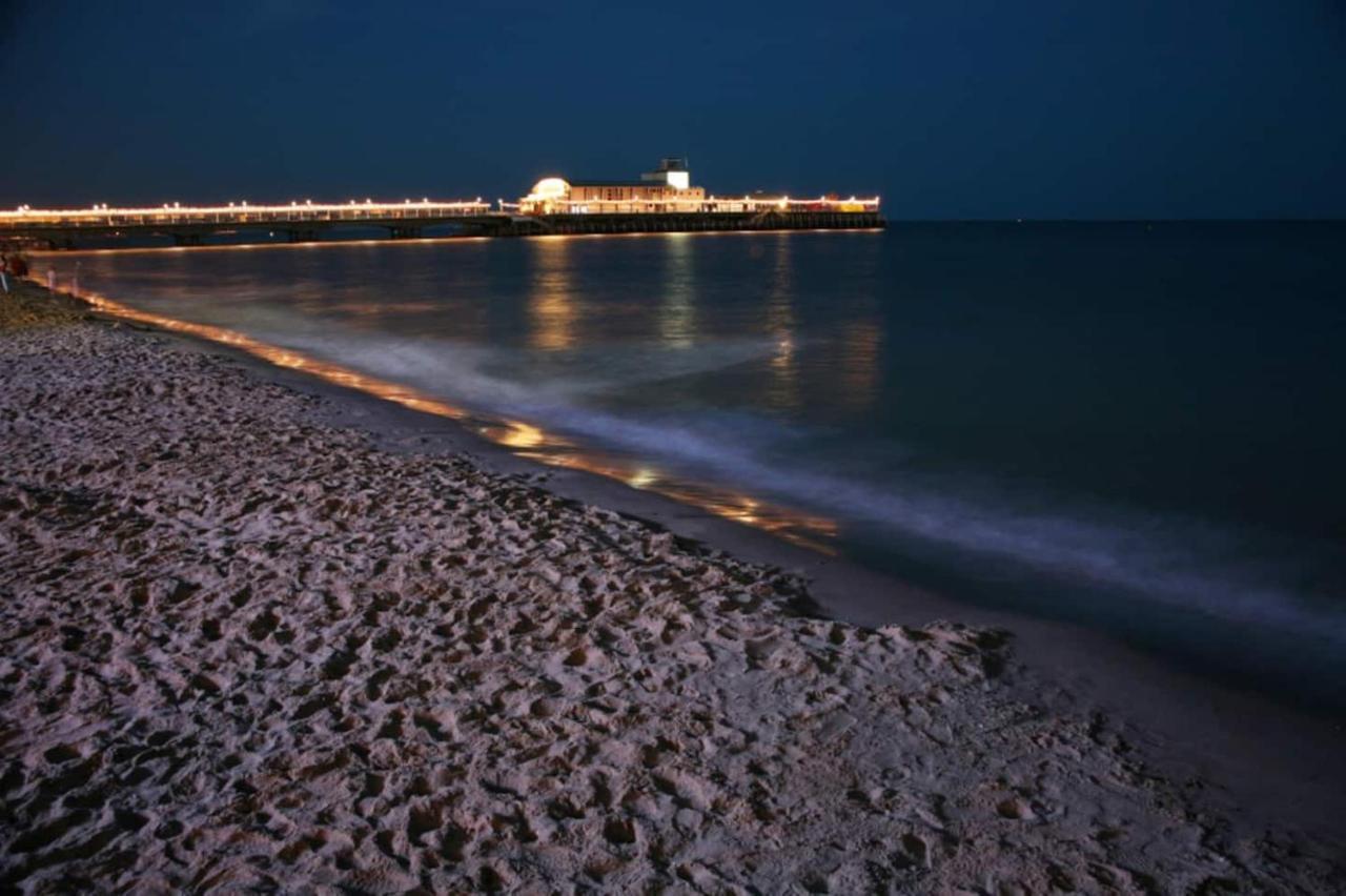 Flat-C, 4 Adults, 20 Mins To Beach, Netflix, Wifi, Sleeps 4 Adults Bournemouth Eksteriør bilde