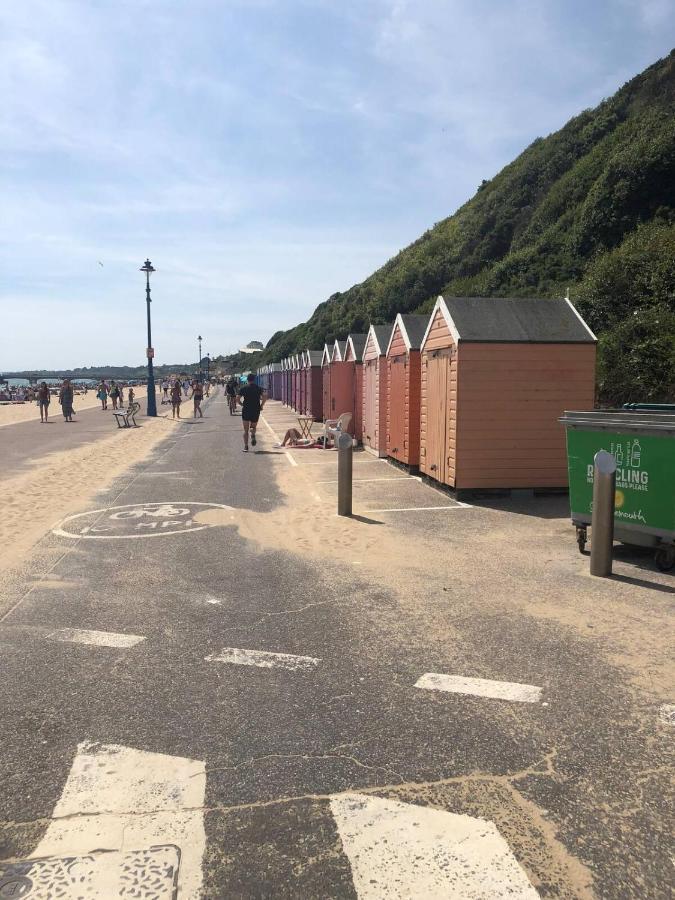 Flat-C, 4 Adults, 20 Mins To Beach, Netflix, Wifi, Sleeps 4 Adults Bournemouth Eksteriør bilde